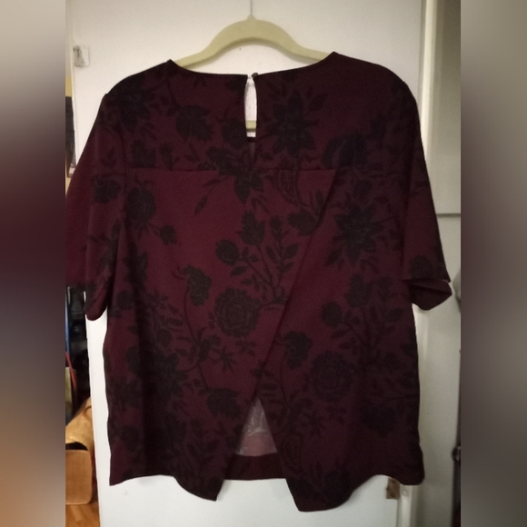 Short sleeve blouse with draping back - Picture 2 of 3